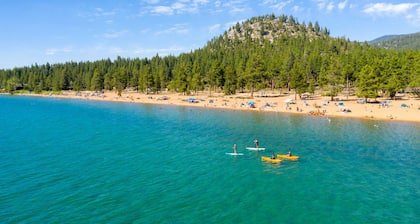 NEW Spacious Lake Tahoe Retreat, Pool Table, Close to Town & Beaches (SL101)