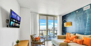 TV - Modern 1BR · Bay View · Pool & Resort Access (Hallandale Beach)
