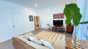 Living area - Enchanted Garden Escape (Mowbray)