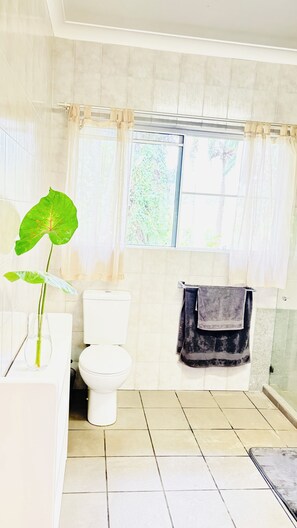 Bathroom - Enchanted Garden Escape (Mowbray)