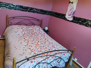 2 bedrooms, iron/ironing board, free WiFi, bed sheets - Detached house with view of the 4 fils aymon (Bogny-sur-Meuse)