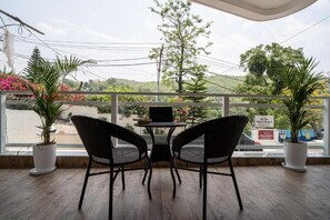 Vila luxo, vista para a colina | Terraço/pátio