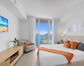 Iron/ironing board, travel cot, WiFi, bed sheets - Intracoastal View Apt | Resort Pool & Balcony (Hallandale Beach)