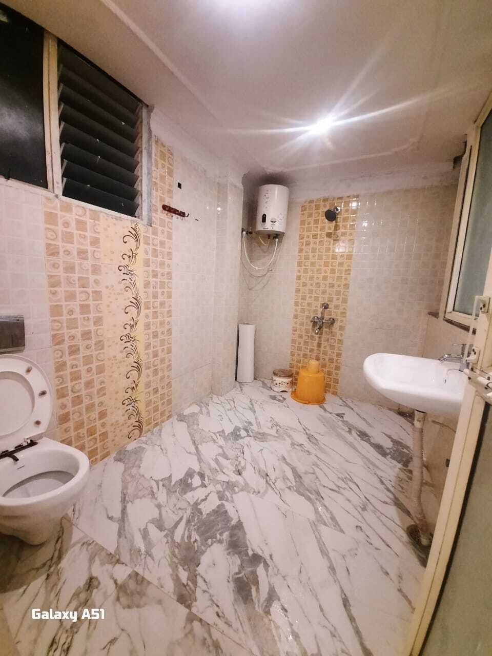 Family Room | Bathroom