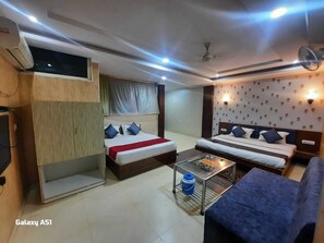 Desk, laptop workspace, free WiFi - Hotel Rock View (Pachmarhi)