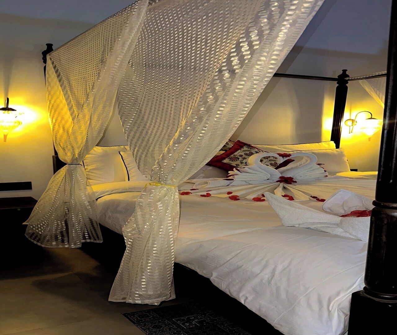 Honeymoon Suite | Free WiFi