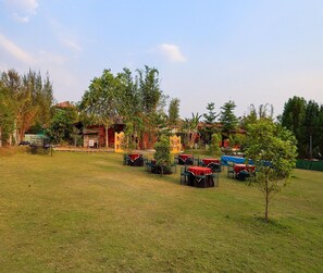 Outdoor dining - Saiprasad Tiger Resorts-Pench (Kurai)
