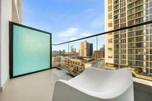 Property grounds - Free housekeeping visits during your stay - StayShort - Studio in Jumeirah Village Circle for 2 with Balcony! (JVC)