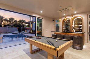 Terrace/patio - Maison Barnard | Starland's Most Stunning Home + Private Pool, Event Space (Savannah)