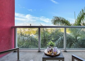Property grounds - Beachwalk Resort Studio | Gym & Pool (Hallandale Beach)