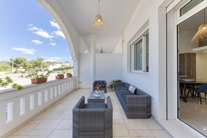 Outdoor dining - Apartment 'Baia Dei Sogni - Aqua' with Sea View, Wi-Fi and Air Conditioning (Patù)