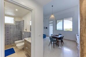 Bathroom - Apartment 'Baia Dei Sogni - Aqua' with Sea View, Wi-Fi and Air Conditioning (Patù)