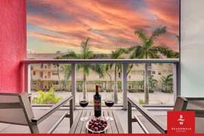 Outdoor dining - Beachwalk Studio | Intracoastal + City View (Hallandale Beach)