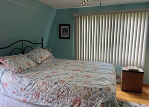 Iron/ironing board, WiFi, bed sheets - 3-beds house in pleasant Ashtabula with cool window AC for relaxing stay (Ashtabula)
