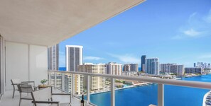 Property grounds - Sunny 1BR · Intracoastal View · Full Kitchen (Hallandale Beach)