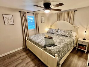 Room - The Magnolia Cottage, La Vernia: Charming Cozy house in downtown La Vernia! (La Vernia)