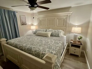 Room - The Magnolia Cottage, La Vernia: Charming Cozy house in downtown La Vernia! (La Vernia)