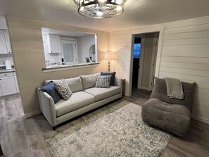 Living area - The Magnolia Cottage, La Vernia: Charming Cozy house in downtown La Vernia! (La Vernia)