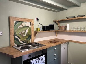 House, 2 Bedrooms, Fireplace, City View | Interior - Quaint Townhouse in the Centre of Chipping Norton (Chipping Norton)