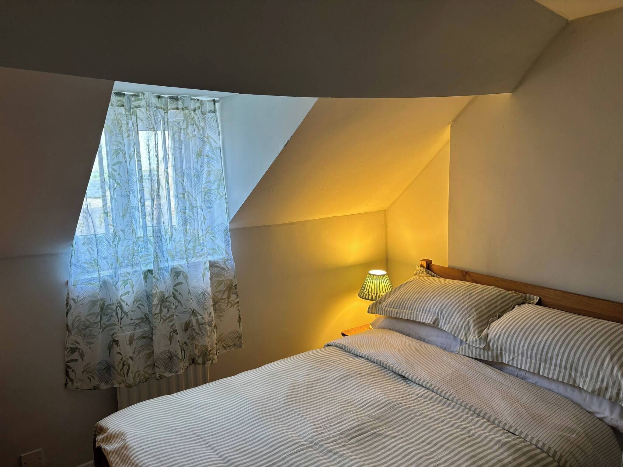 House, 2 Bedrooms, Fireplace, City View