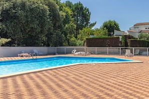 Pool - Apartment 'Charmant L'Oasis' with Shared Pool, Private Terrace and Private Garden (Dolus-d'Oléron)
