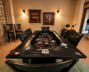 Games room - Luxury Lakefront 6BD/5BA/Pool/Dock/MovieTheater-18 (Sunrise Beach)