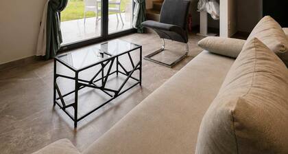 Epanomi Suites - Modern Living With Garden Retreat