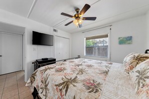 Room - Affordable Cozy Condo on Ground Floor & Short Walk to Beach! (South Padre Island)