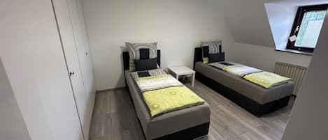 WiFi, bed sheets