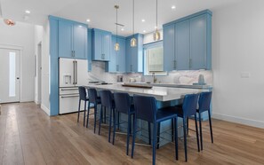 Fridge, microwave, oven, stovetop - Luxury Upscale Beach House Experience w/ Private Pool & Close to Beach! (South Padre Island)