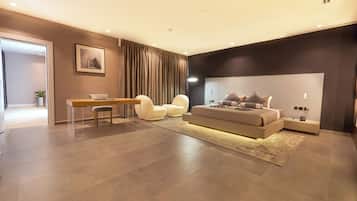 Presidential Double Room, Balcony, Pool View | Interior
