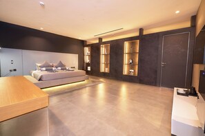 In-room safe, desk, laptop workspace, soundproofing - Louis Louvre Hotel (Asaba)