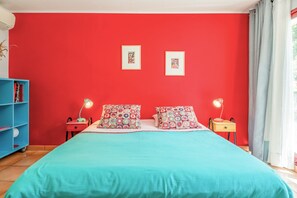 WiFi, bed sheets