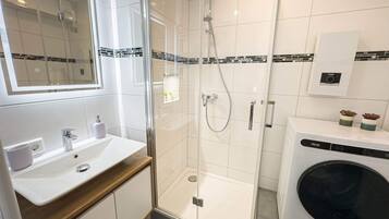 Appartement, 3 slaapkamers, balkon, uitzicht op de stad | Badkamer
