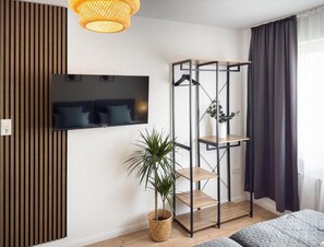 Apartment, 3 Bedrooms, Balcony, City View | Iron/ironing board, free WiFi - Daniel-von-Büren Straße (Bremen)