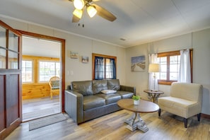 House (2 Bedrooms) | Interior