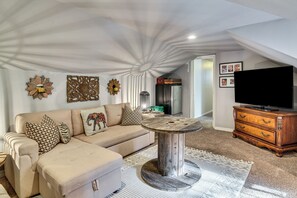 House (5 Bedrooms) | Interior