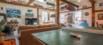 Ping-pong & Fire Pit! Renovated Marshfield Cottage