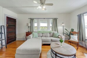 Apartment (2 Bedrooms) | Interior - 8 Mi to Micron Technology! River-view Apt! (Phoenix)