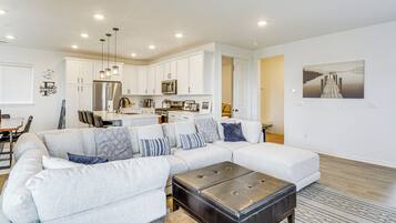 House (4 Bedrooms) | Interior