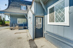 Apartment (2 Bedrooms) | Interior - Explore Port Huron! Cozy Condo w/ Creek Views (Port Huron)