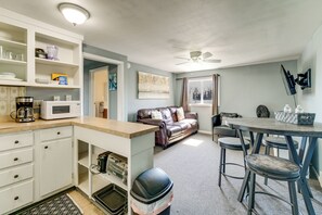 Apartment (2 Bedrooms) | Interior - Explore Port Huron! Cozy Condo w/ Creek Views (Port Huron)