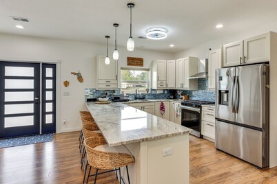 Pet Friendly! Canal-front Escape on Vineyard Lake