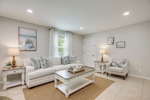 Interior - Pool Time & Island Vibes! Hilton Head Getaway (Hilton Head Island)