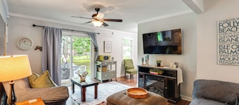 Large Yard & Fire Pit! Pet-friendly Home in Ladson
