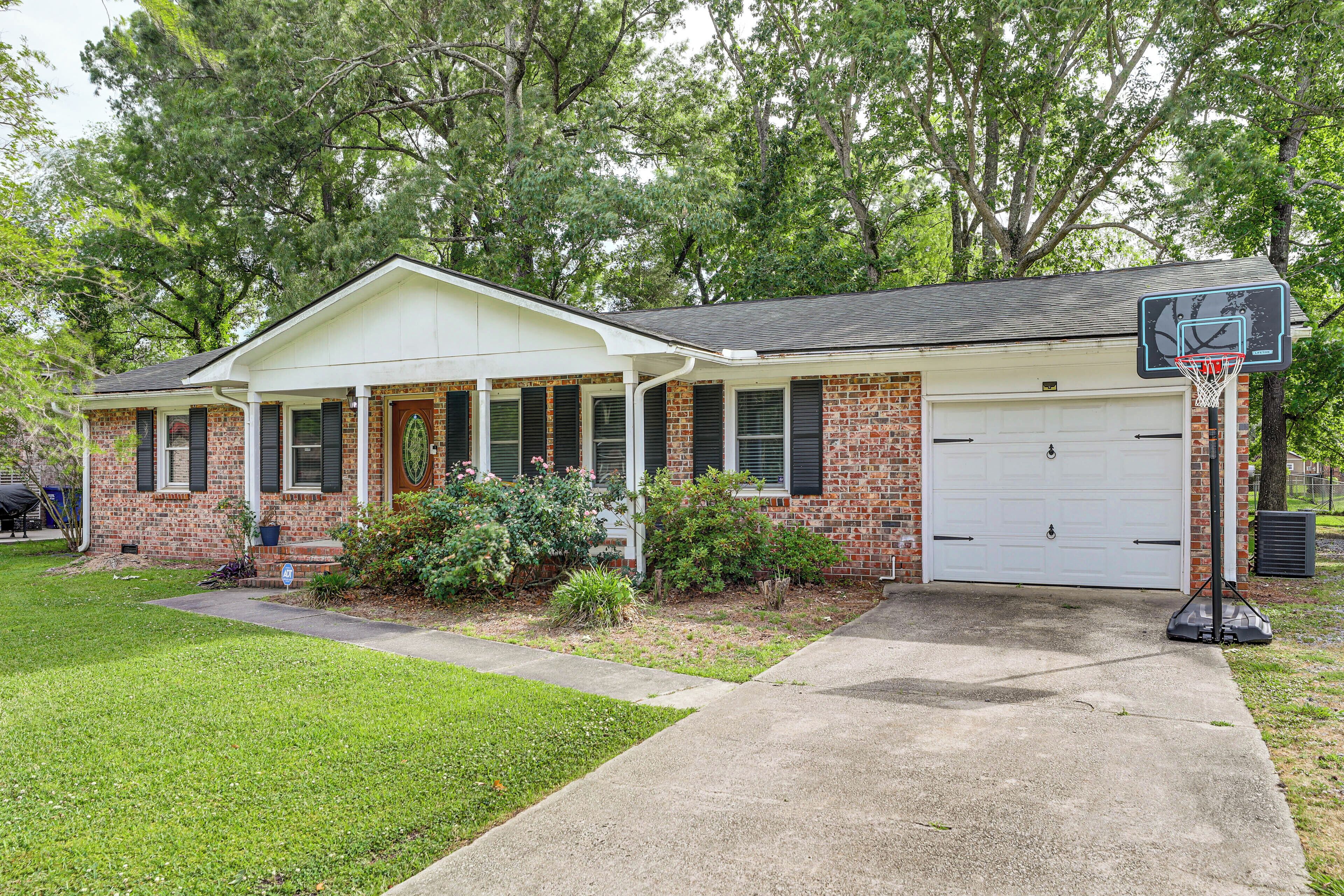 House (3 Bedrooms) | Front of property