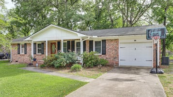 House (3 Bedrooms) | Front of property