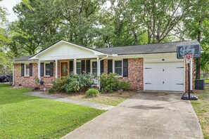 A single-story house with a garage, a front porch, and a basketball hoop. - Large Yard & Fire Pit! Pet-friendly Home in Ladson (Ladson)