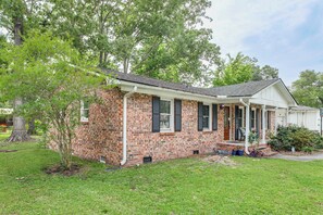 Interior - Large Yard & Fire Pit! Pet-friendly Home in Ladson (Ladson)