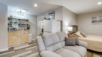 Apartment (0 Bedroom) | Interior